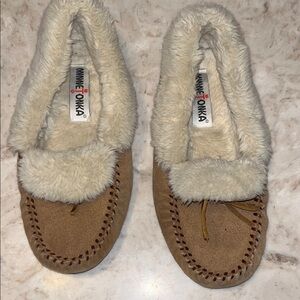 Minnetonka Women's Tan Suede Moccasin Slippers with Cream Lining